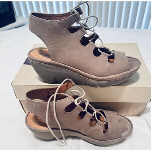 CLARKS Clarene Sandals Women’s Wedges Nubuck Suede Tan lace up sz 7 chunky heel